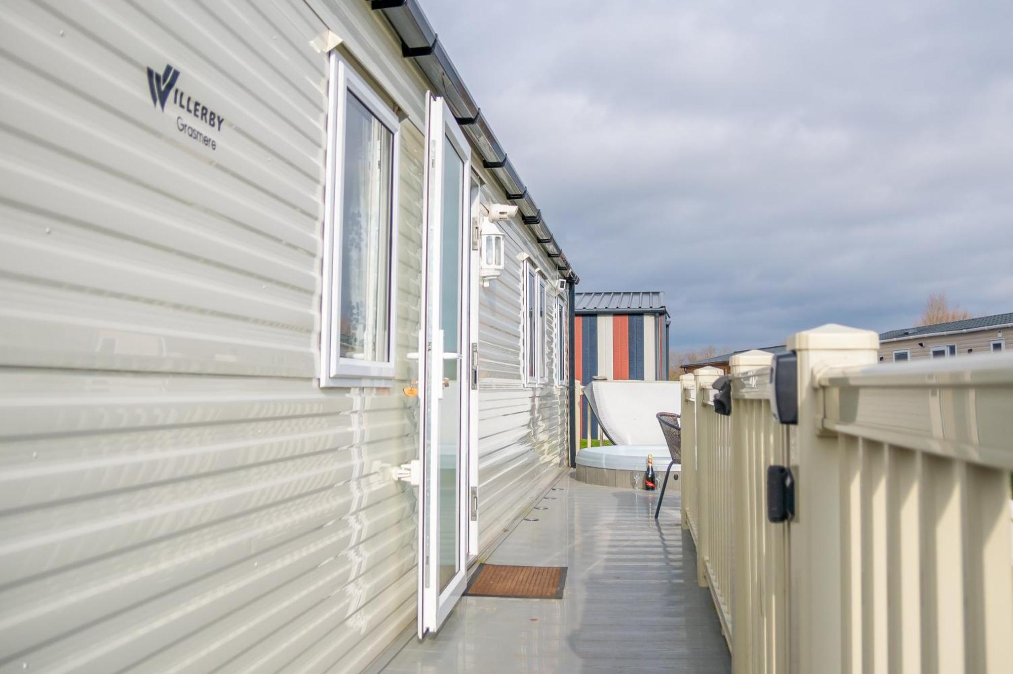 64 Lancaster The Lazy Willow 3 Bedroom Hot Tub Caravan Tattershall Lakes Luaran gambar