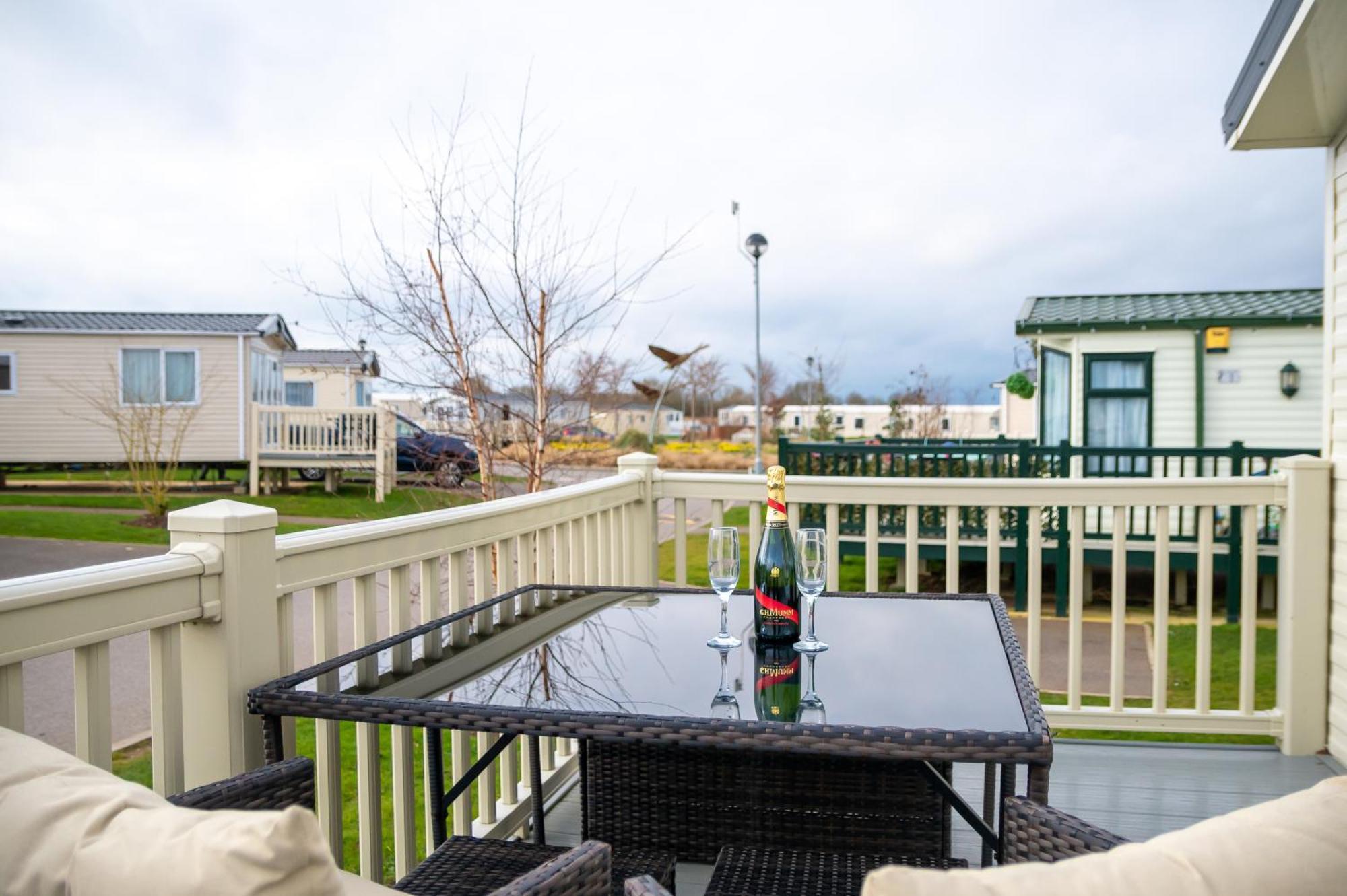 64 Lancaster The Lazy Willow 3 Bedroom Hot Tub Caravan Tattershall Lakes Luaran gambar
